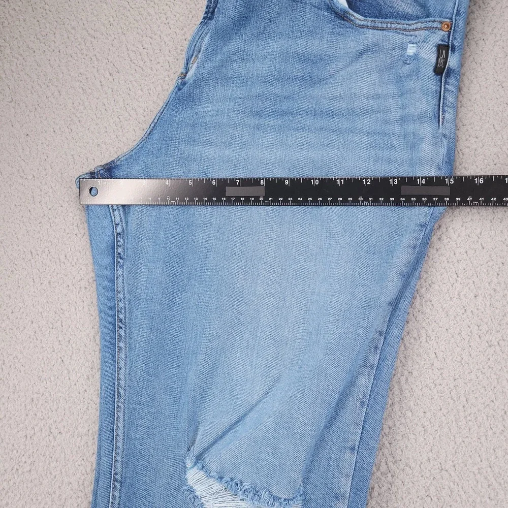 SILVER Jeans Size 22 Beau Slim Straight Girlfriend Distressed Denim 44x27